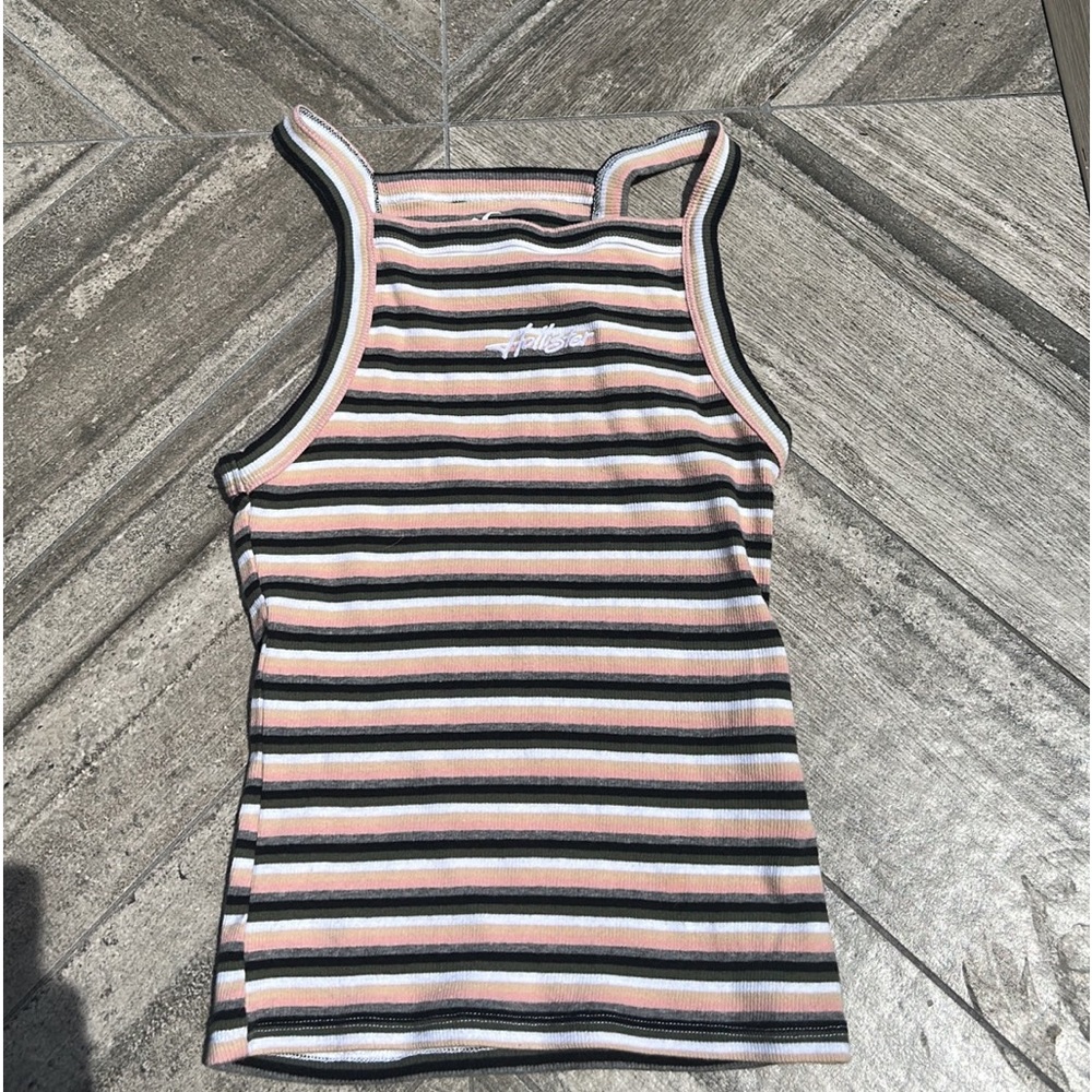 Women’s Hollister tank